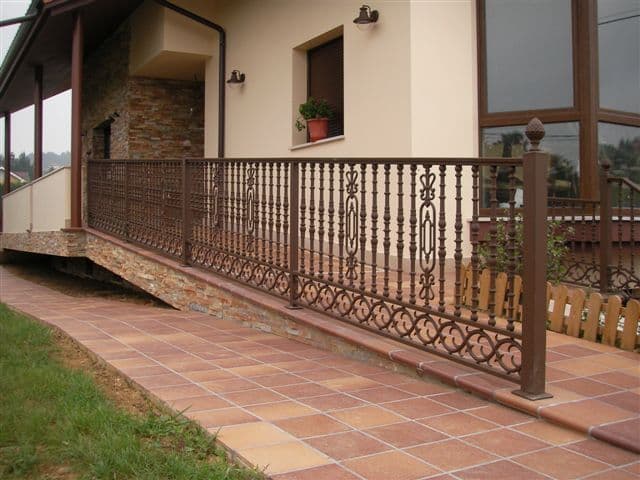 Balcones y pasamanos en aluminio e inox en O Carballiño