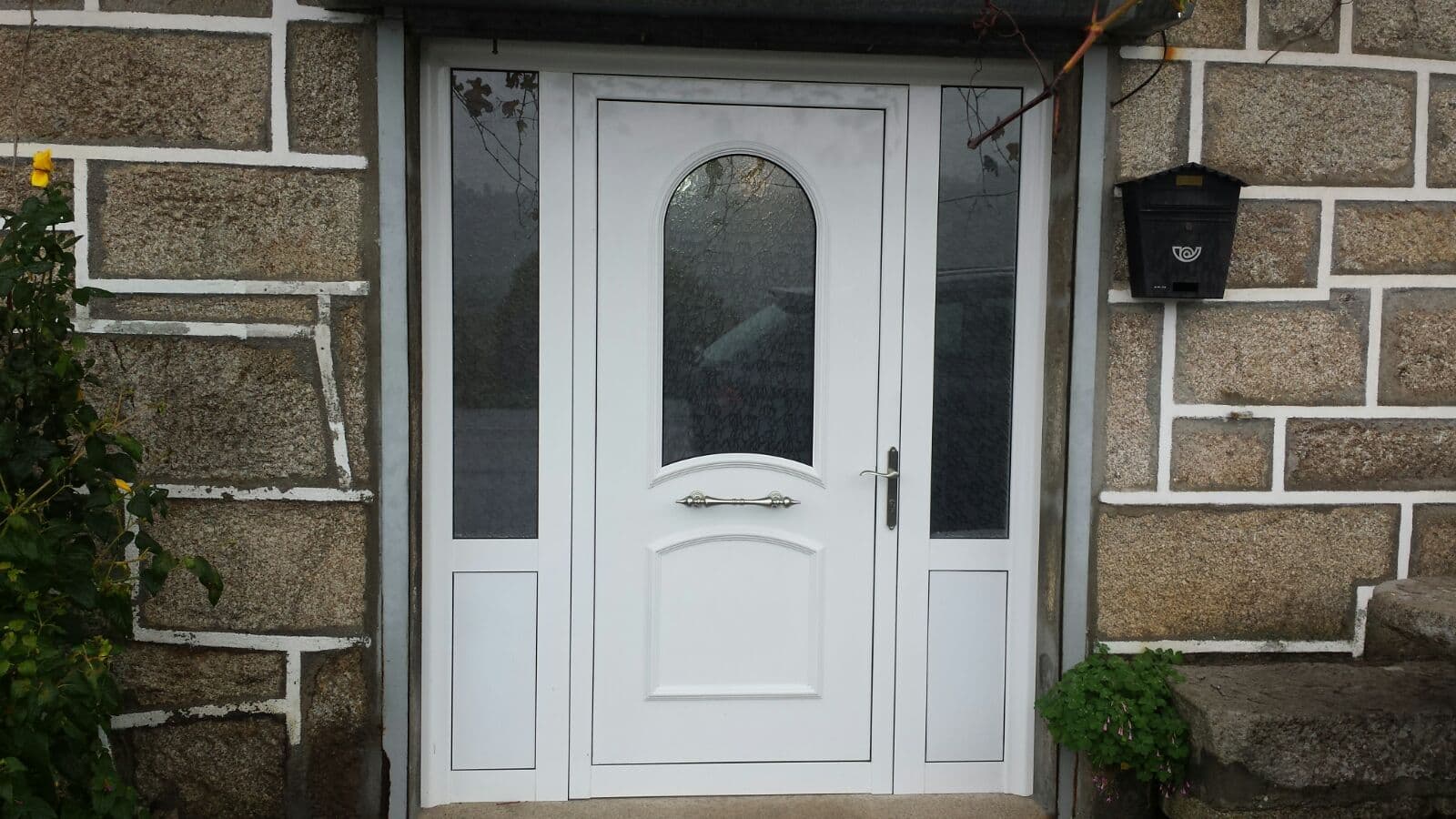 Puertas de entrada de aluminio y PVC en O Carballiño