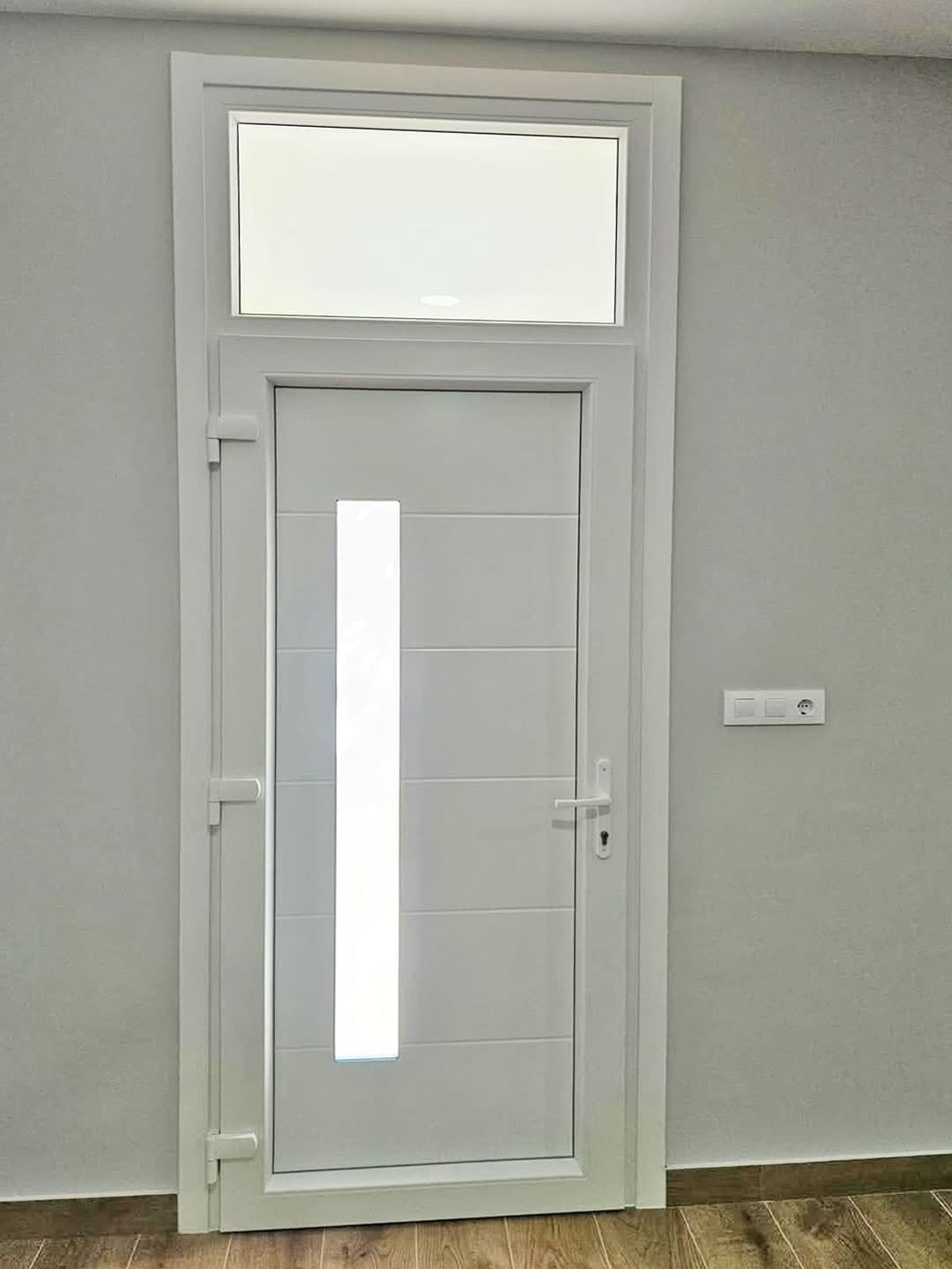 Puertas de entrada de PVC y aluminio en O Carballiño
