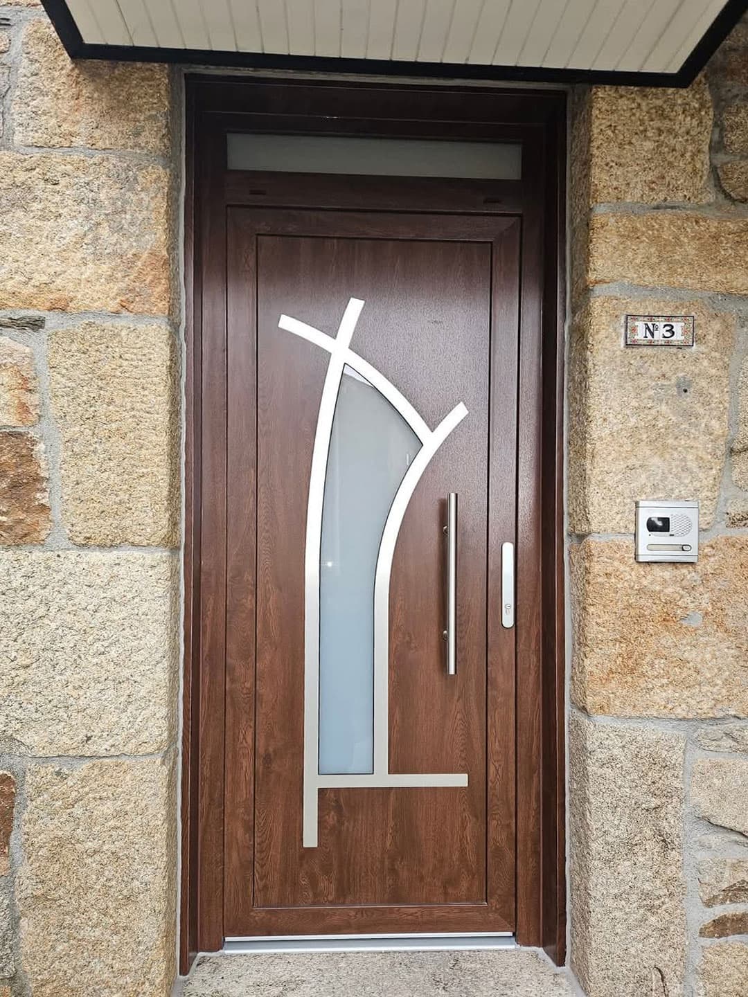 Puertas de entrada de PVC y aluminio en O Carballiño