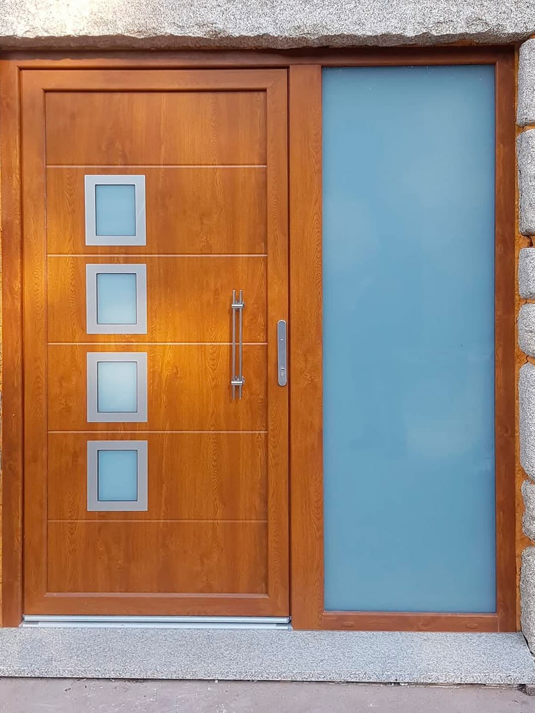 Puertas de entrada de PVC y aluminio en O Carballiño