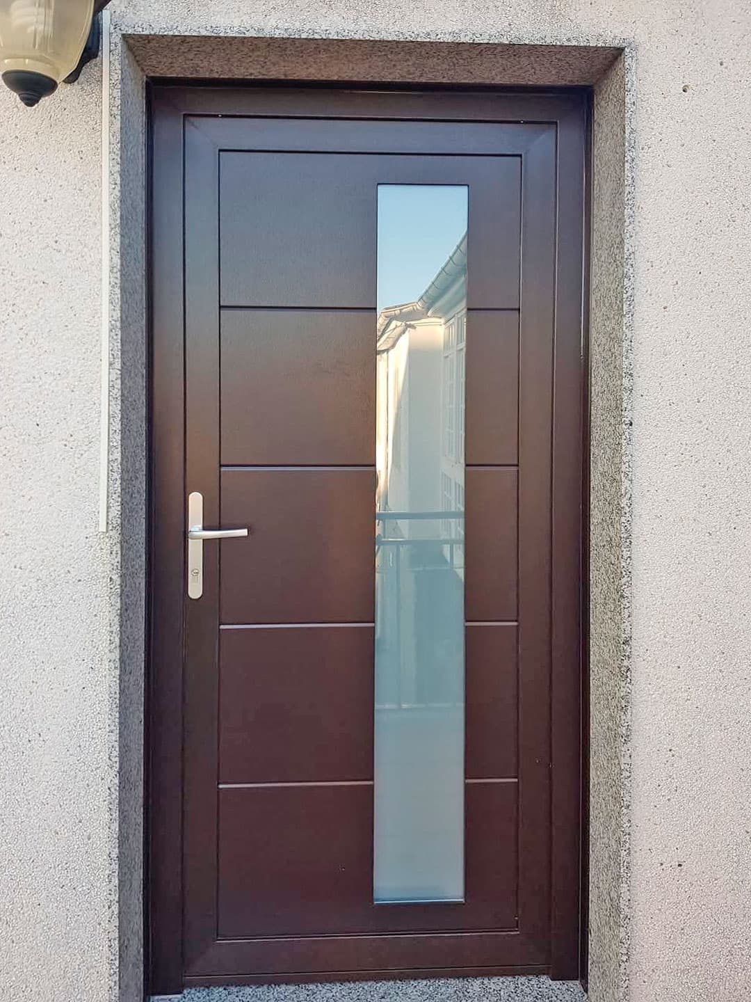 Puertas de entrada de PVC y aluminio en O Carballiño