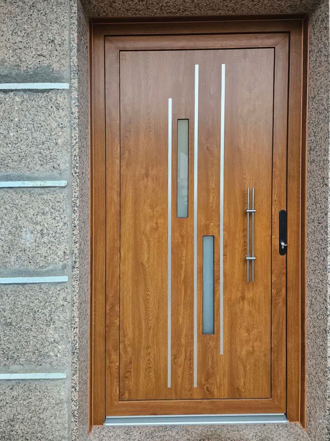 Puertas de entrada de PVC y aluminio en O Carballiño