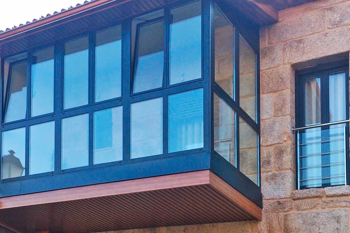Ventanas y galerías de aluminio y PVC en O Carballiño